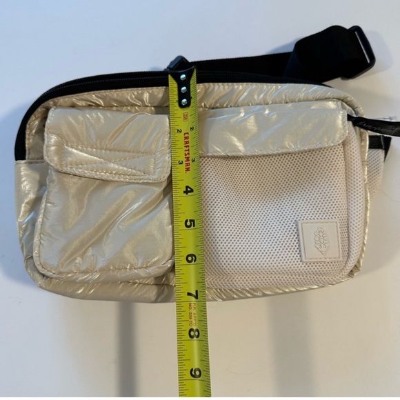 Free People NWOT Courtside Cargo Nylon Sling Crossbody Fanny Bag - Picture 3 of 6